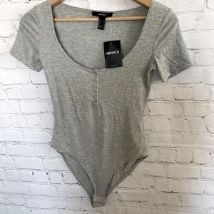 ✨BOGO✨ F21 Bodysuit Tee